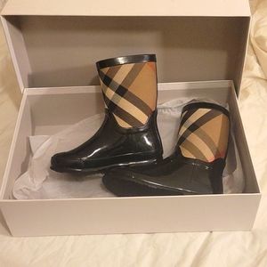 Burberry boots